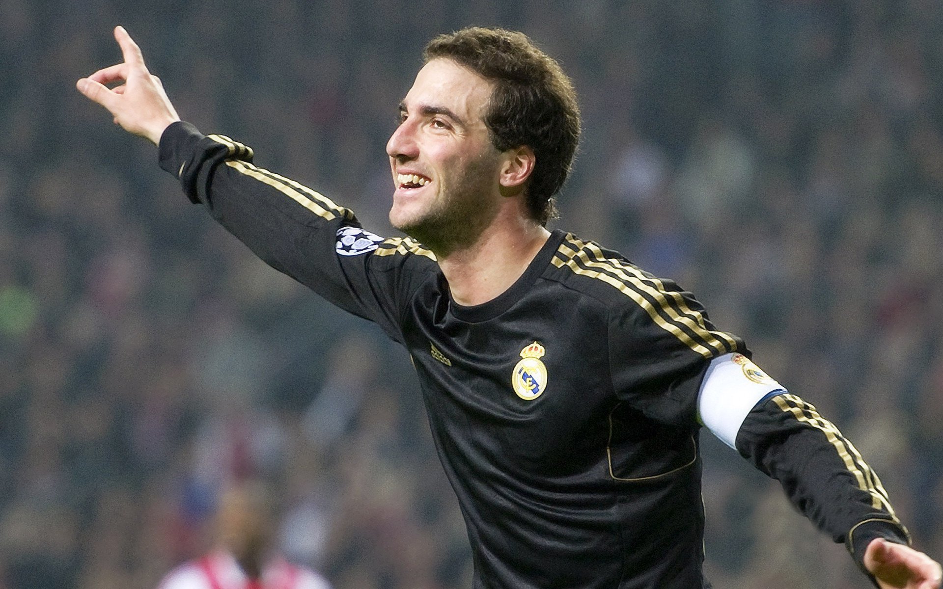 新规则正式实施球员与裁判适应期成为比赛控制的关键，规定裁判员与谁一起控制比赛